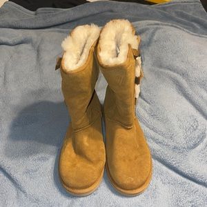 - Women kookaburra by Ugg boots